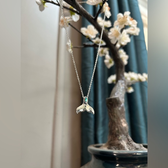 Silver Plated Whale Tail Pendant Necklace NWT - Picture 7 of 10